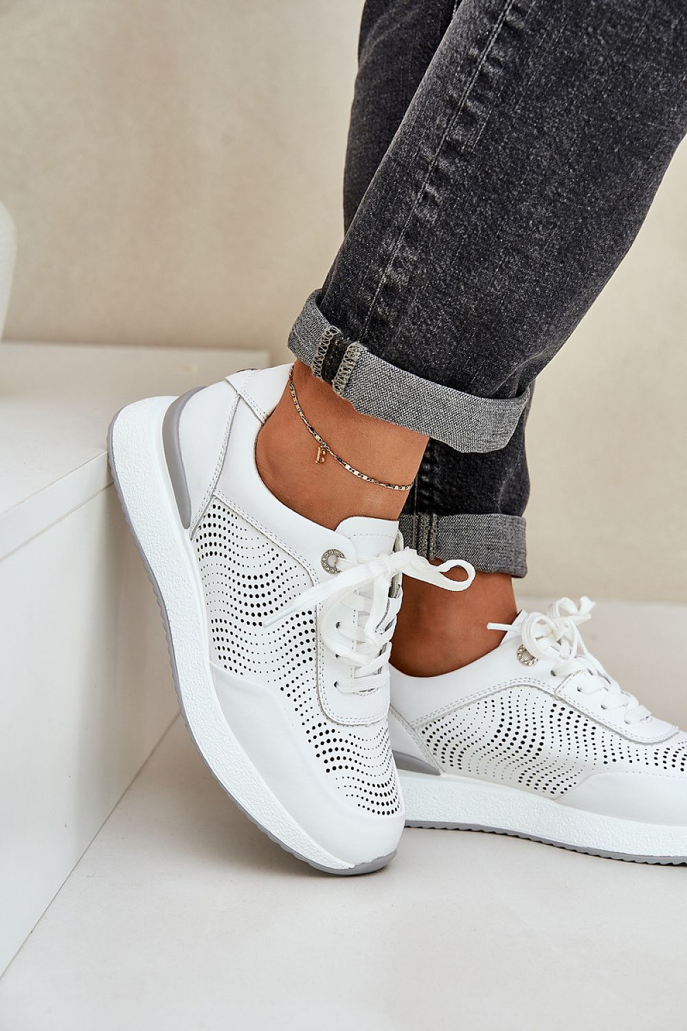 Sneakers und Sportschuhe